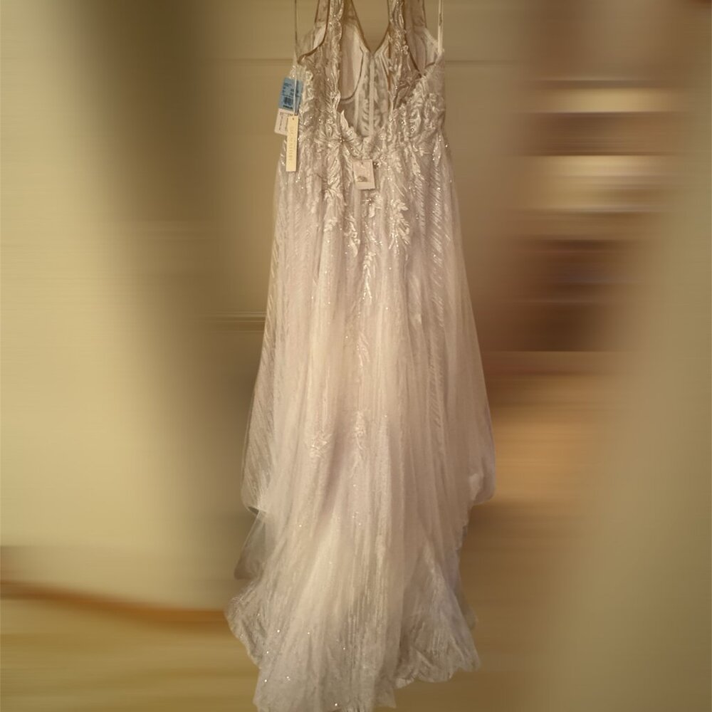 ✨ NWT David’s Bridal Floral Appliqué Halter Wedding Gown + Beaded Veil | $1,928 - Picture 5 of 14